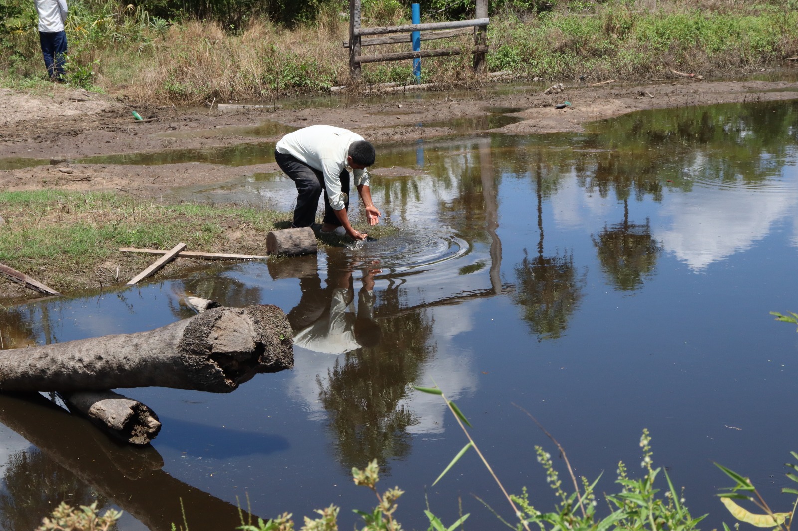 Colonia 96 reclama por falta de agua y caminos