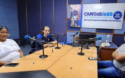 Verónica Fernández y Albino Gómez en los estudios de Radio Cáritas UC