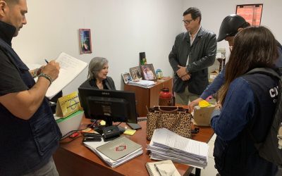 Un grupo de defensores humanos interiorizándose de la situación de los indígenas en la Fiscalía de Caaguazu  