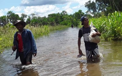 Indígenas aparte de sufrir inundación pasan hambre