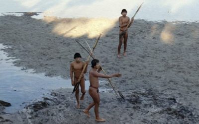 El extraordinario primer contacto de indígenas brasileños con el mundo exterior