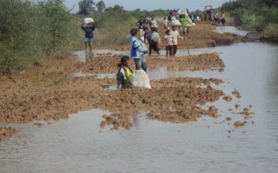Miles de indígenas desplazados por la crecida